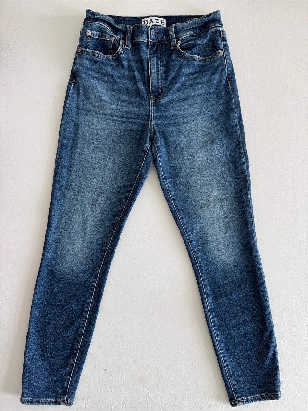 DAZE Women's Skinny Jeans in Medium Blue Wash